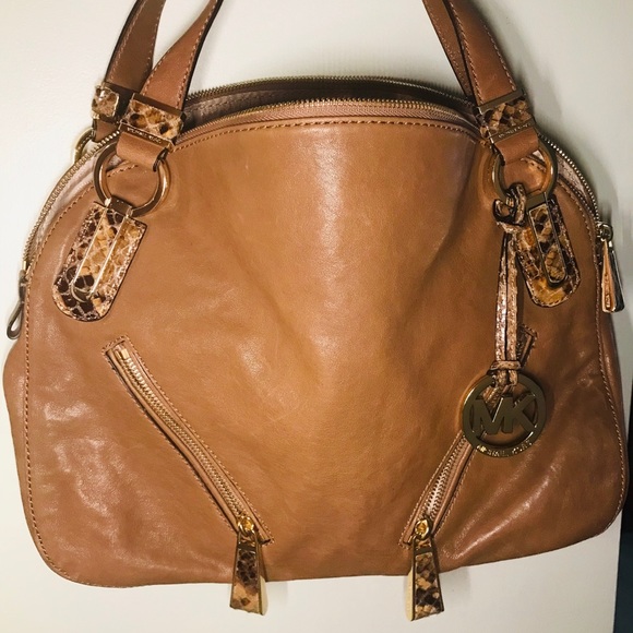 Michael Kors purse - Picture 1 of 5